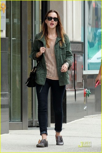  Leighton Meester: Out and About in NYC