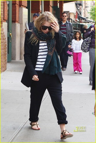  Mary-Kate & Ashley Olsen: Morning After MET Ball!