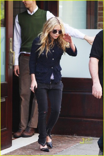  Mary-Kate & Ashley Olsen: Morning After MET Ball!