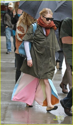  Mary-Kate & Ashley Olsen: Rain, Rain, Go Away!