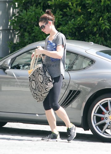  New Candids! 11 #HQ's of Ashley Greene (@AshleyMGreene) out & about in LA yesterday