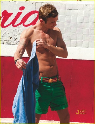  Cam Gigandet: Shirtless for 'GQ' Feature!
