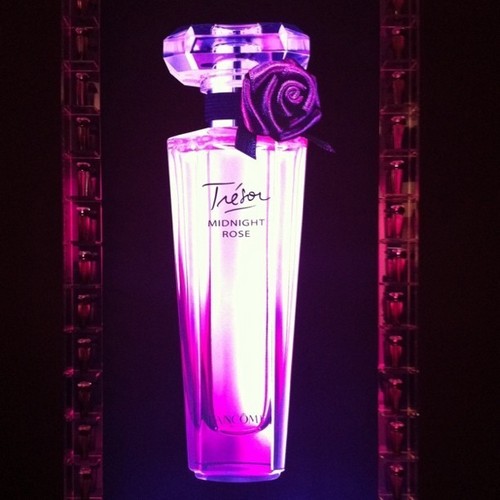  First Look – Emma and Lancome Tresor Midnight Rose