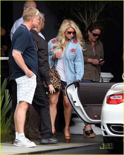  Jessica Simpson: Mother's दिन at the Viceroy!