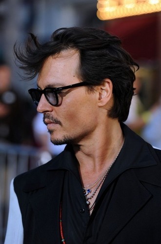  Johnny at the Premiere of POTC 4 <33 What a hottie!