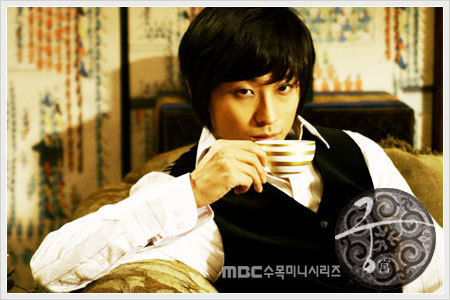 Joo Ji Hoon as Lee Shin Goon