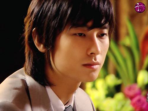  Joo Ji Hoon as Lee Shin Goon