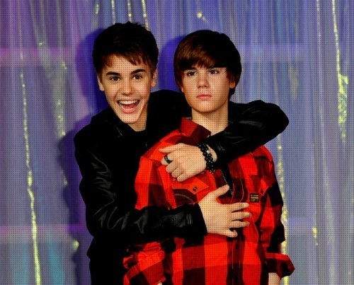  Justin Bieber and his wax figure