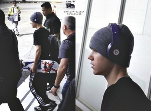  Justin Bieber at Airport in Manila ♥