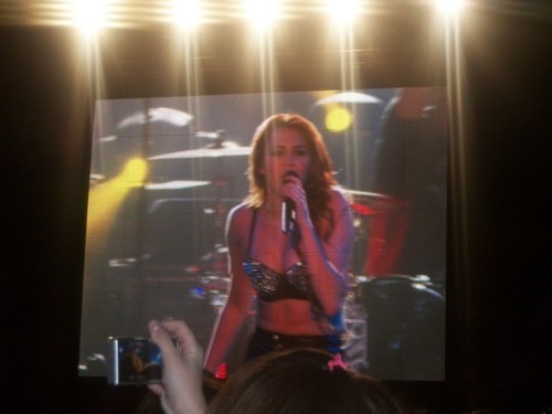  Miley - Gypsy cœur, coeur Tour - Buenos Aires, Argentina - 6th May 2011