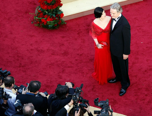  Phoebe Cates & Kevin Kline @ the 2009 Academy Awards