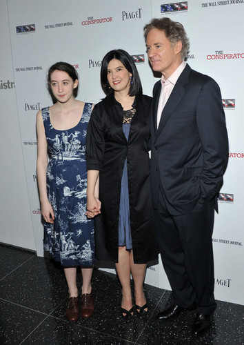  Phoebe Cates & Kevin Kline @ the Premiere of 'The Conspirator'