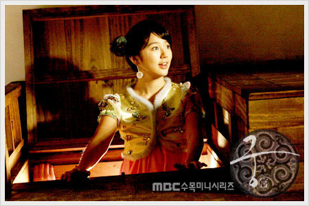  Yoon Eun Hye as Shin Chae-Kyung