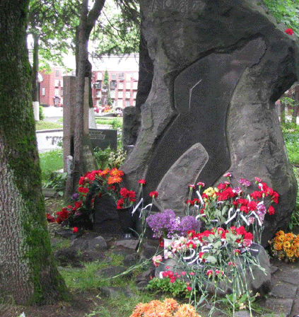  nazim_grave_moscow