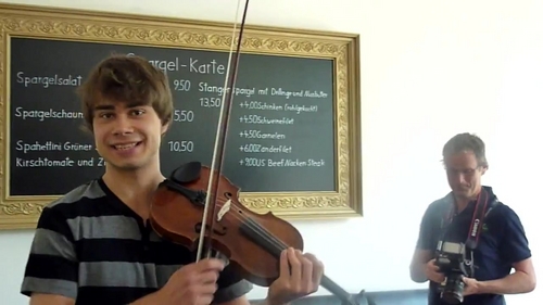  Alex playing Bergrosa on violin in the meeting with mashabiki in Germany! :)