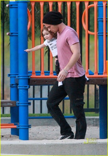  Cam Gigandet: Playground ngày with Everleigh!