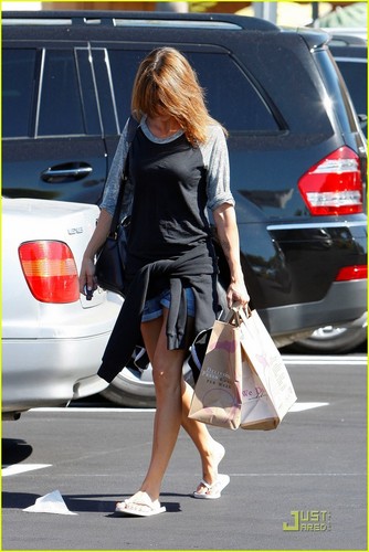  Elisabetta Canalis: Gelson's Grocery Gal
