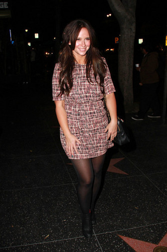  Jennifer प्यार Hewitt is seen on a night out in Hollywood after her reported विभाजित करें, विभक्त करें with boyfriend