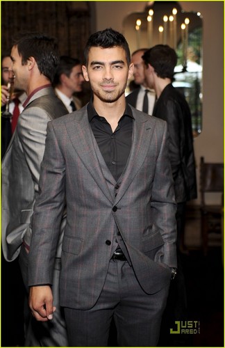 Joe Jonas: Private ужин with Simon Spurr (05.10.2011)