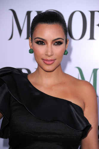  Kim Kardashian & Midori Melon Liqueur Launches The Midori 트렁크 Shows At Trousdale | May 10, 2011.