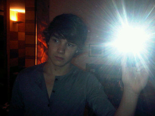  Liam with messy hair (twitpic)
