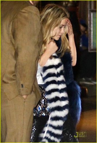  Mary-Kate Olsen: Darby with Mystery Man!