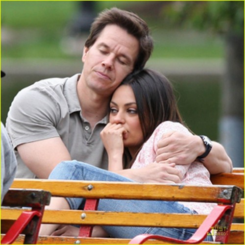  Mila Kunis: Cuddling with Mark Wahlberg