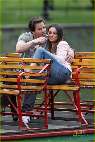 Mila Kunis: Cuddling with Mark Wahlberg