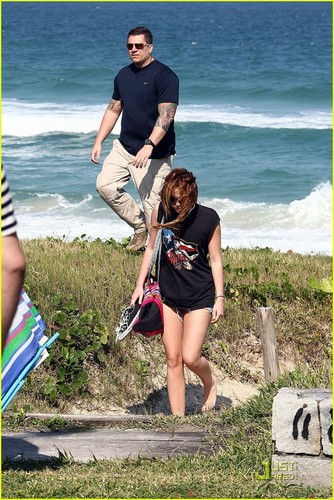  Miley Cyrus: Brazilian bờ biển, bãi biển Beauty!
