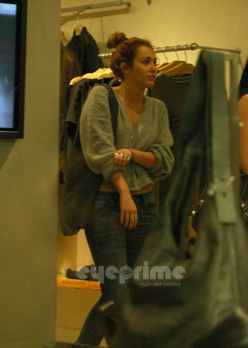  Miley Cyrus seen shopping in Rio, May 12