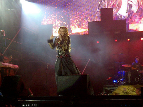  Miley - Gypsy ハート, 心 Tour (2011) - Asuncion, Paraguay - 10th May 2011