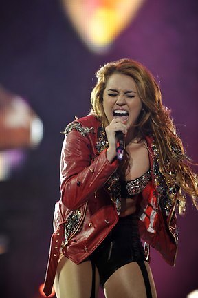  Miley - Gypsy hati, tengah-tengah Tour (2011) - Asuncion, Paraguay - 10th May 2011