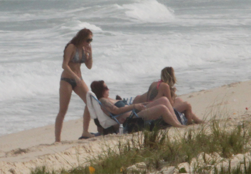  Miley - On a playa in Rio de Janeiro, Brazil (12th May 2011)