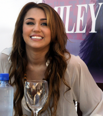  Miley @ Paraguay Press Conference