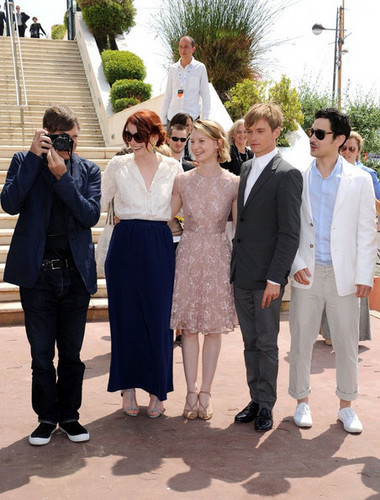  New foto of Bryce at Cannes 2011 - "Restless" Photocall.
