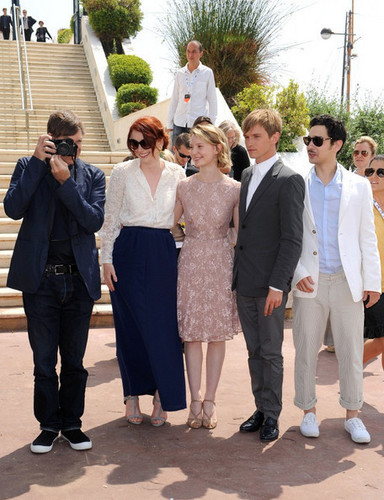  New mga litrato of Bryce at Cannes 2011 - "Restless" Photocall.