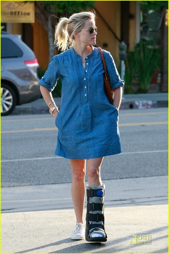  Reese Witherspoon: Medical Boot in Beverly Hills