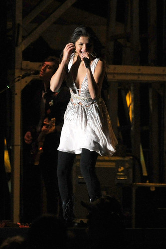  Selena Gomez – performing live in Dixon, California