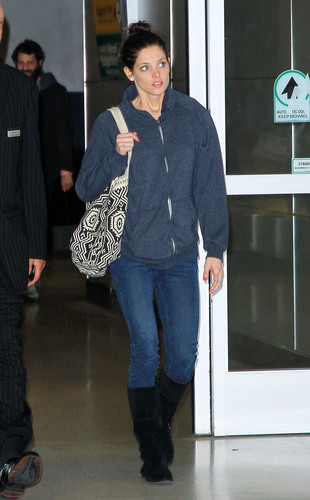  Ashley Greene Arriving at JFK (NYC)