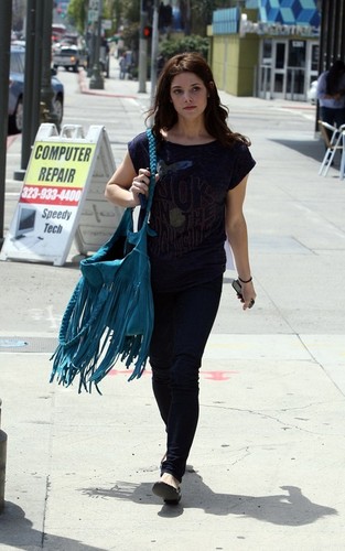  Ashley leaving an audition in LA! [13/05/11]