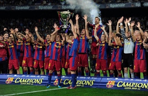  Barcelona receives trophy