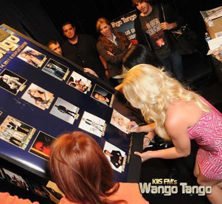  Britney Spears- Wango Tango Backstage
