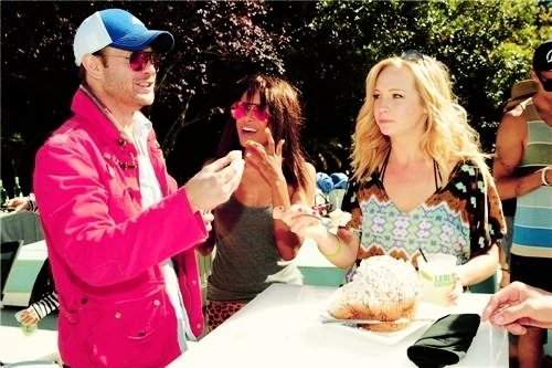  Candice Accola Blows Out Her B-Day Candles♥