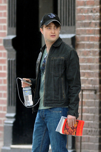  Daniel Radcliffe listens to his iPod while out for a stroll in New York