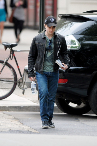  Daniel Radcliffe listens to his iPod while out for a stroll in New York