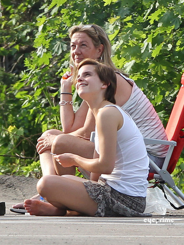  Emma Watson chillin on the Set of “The Perks of Being A Wallflower” in Pittsburgh, May 14