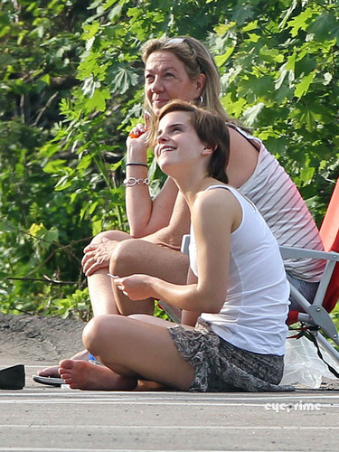  Emma Watson chillin on the Set of “The Perks of Being A Wallflower” in Pittsburgh, May 14