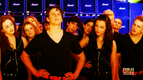  Glee.