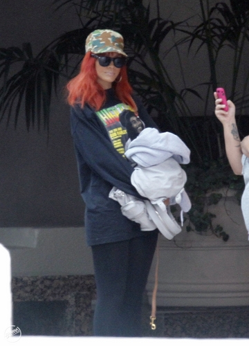  Leaving a hotel in Los Angeles - May 16, 2011