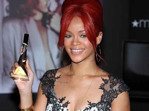  Lovely Rihanna karatasi la kupamba ukuta